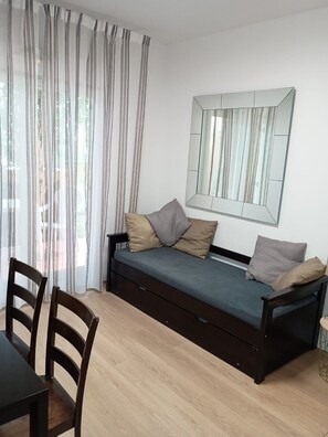 TV - Charming apartment for 4 people with a terrace and air conditioning (Grasse)