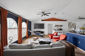 TV, fireplace, books, stereo - Quiet Lakeland 3BR Retreat Near Lakes & Parks (Lakeland)