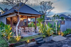 Basic Studio, Pool View | Outdoor dining - The Macaw Ubud Green Uma Villa (Bali)