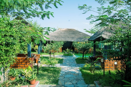 Property grounds. Aureza Paradise Hotel