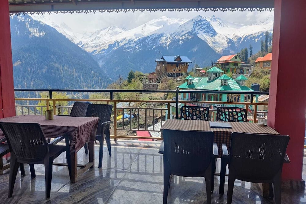 Suraj Guest House And Cafe