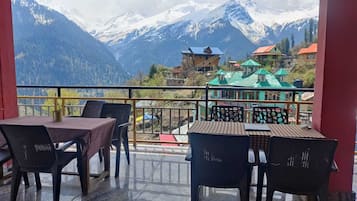 Superior-Zimmer, Bergblick | Speisen im Freien