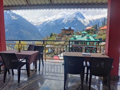 Suraj Guest House And Cafe