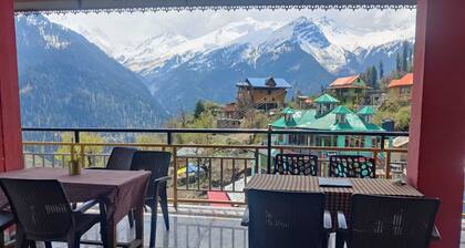 Suraj Guest House And Cafe