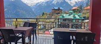 Suraj Guest House And Cafe