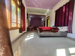 Family Room | Free WiFi