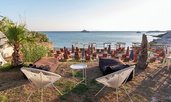 On the beach, white sand, free beach cabanas, sun-loungers