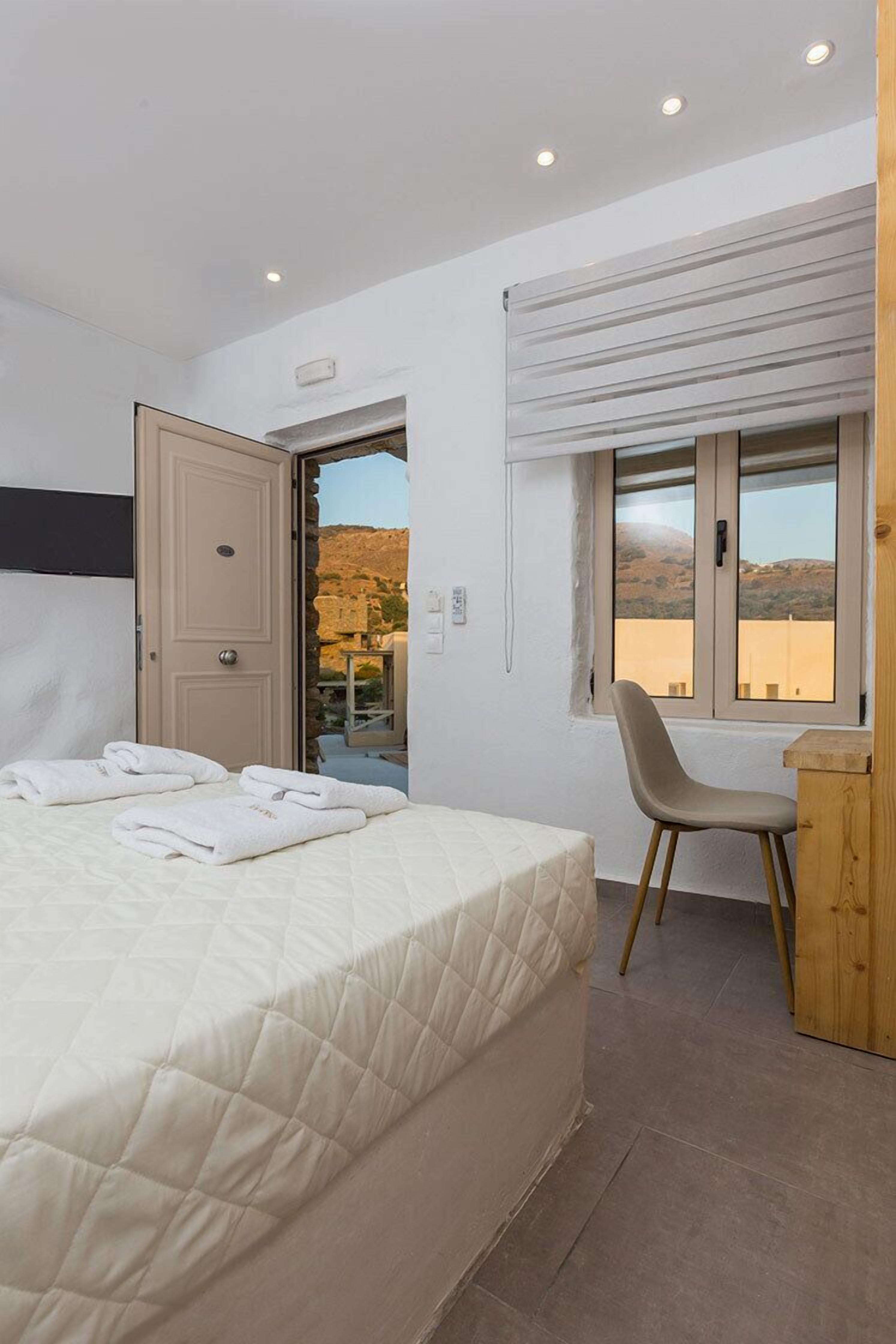 Free minibar items, in-room safe, soundproofing, iron/ironing board