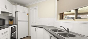 Modern 4BR Muswellbrook Stay