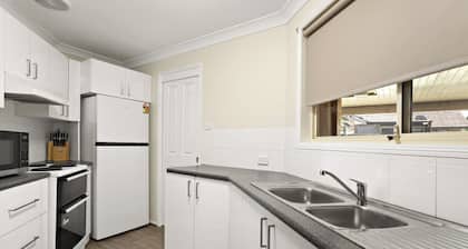 Modern 4BR Muswellbrook Stay