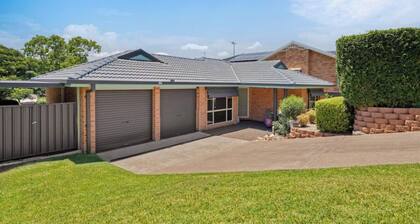 Modern 4BR Muswellbrook Stay