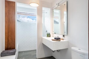 Monolocale Basic, patio, vista piscina | Bagno