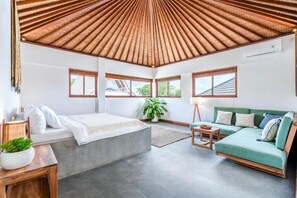 Monolocale Basic, patio, vista piscina | Una cassaforte in camera, Wi-Fi gratuito