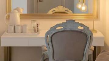 Family Double or Twin Room, City View | Interior