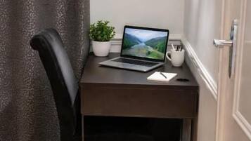 Deluxe Studio, Garden View | Interior