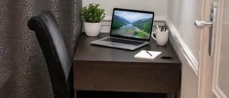 Deluxe Studio, Garden View | Interior