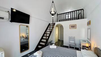 Superior Triple Room, Balcony, Courtyard View | In-room safe, blackout curtains, iron/ironing board (on request)
