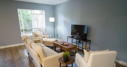 Downtown Tigard 3BR + 2.5 BA Family Getaway