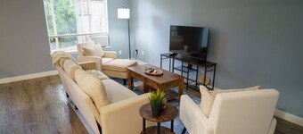 Downtown Tigard 3BR + 2.5 BA Family Getaway