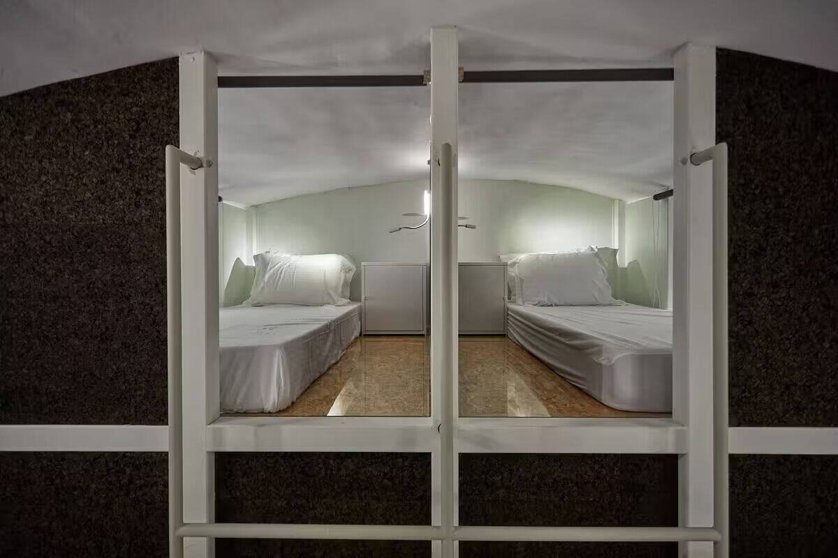 Bed in 8-Bed Male Dormitory Room | 무료 WiFi