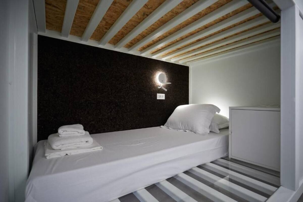 Bed in 8-Bed Dormitory Room - Women Only | 무료 WiFi