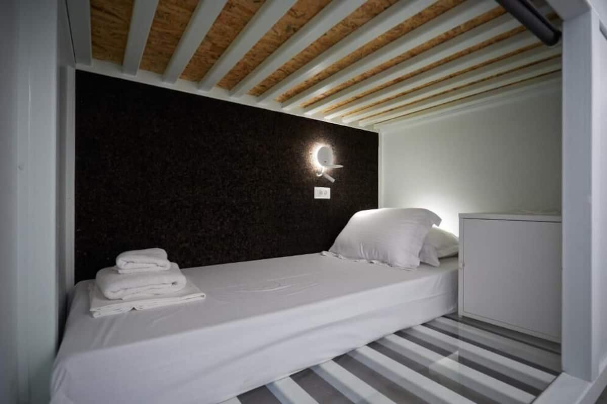 Bed in 8-Bed Dormitory Room - Women Only | Wifi gratis