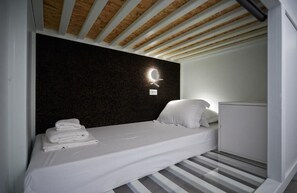 Bed in 8-Bed Dormitory Room - Women Only | Wi-Fi gratuito