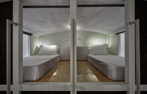 Bed in 8-Bed Dormitory Room - Women Only | Wi-Fi gratuito