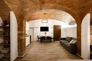 TV - GuestHost - Porta Ovile Glam Home (Siena)