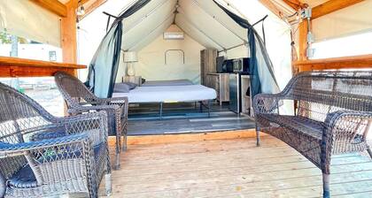 Lovely Riverside Safari Tent near Kingsbury, Texas - Ideal for a Glamping Getaway With Friends and Family