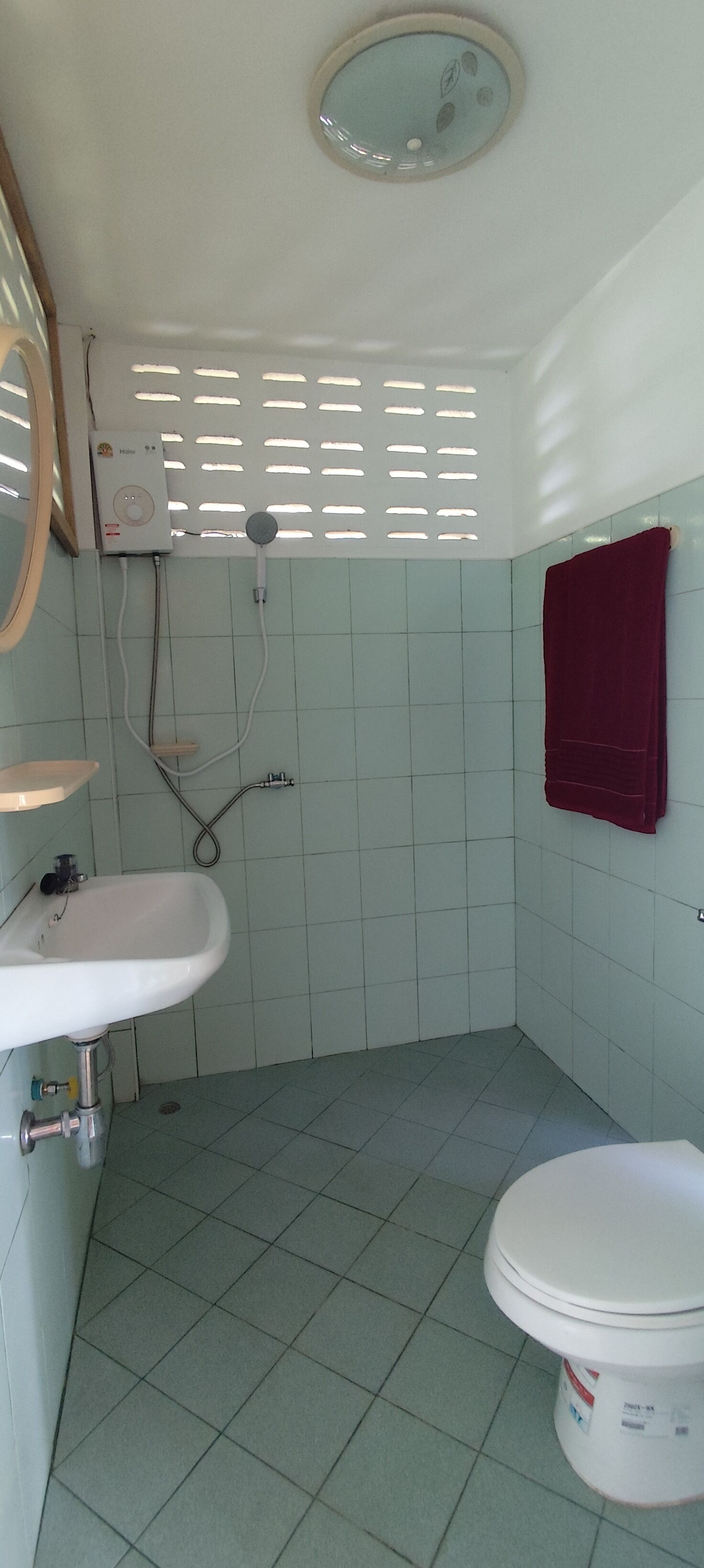 Toalhas de banho, papel higiênico