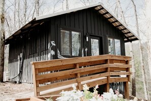 Exterior - Cozy Cabin: Glamping for the Ultimate Adventurers in Tracy City, TN (Tracy City)
