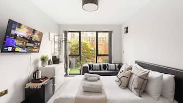 Iron/ironing board, WiFi, bed sheets