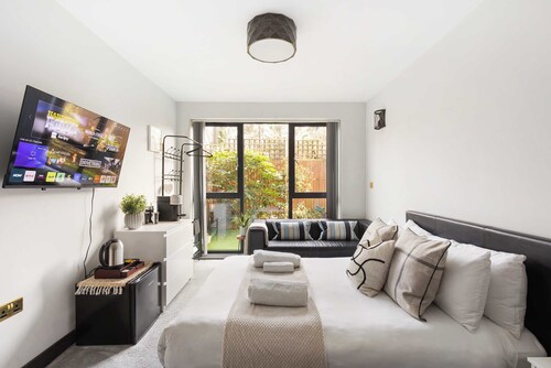 Modern En-suite Double - Queens Park