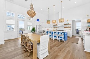 Dining - Sunlit Coastal Retreat with Gulf, Bay & Lake Views @Cinnamon Shore South (Port Aransas)