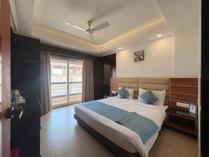 Deluxe Quadruple Room, Partial Sea View | Desk, free WiFi