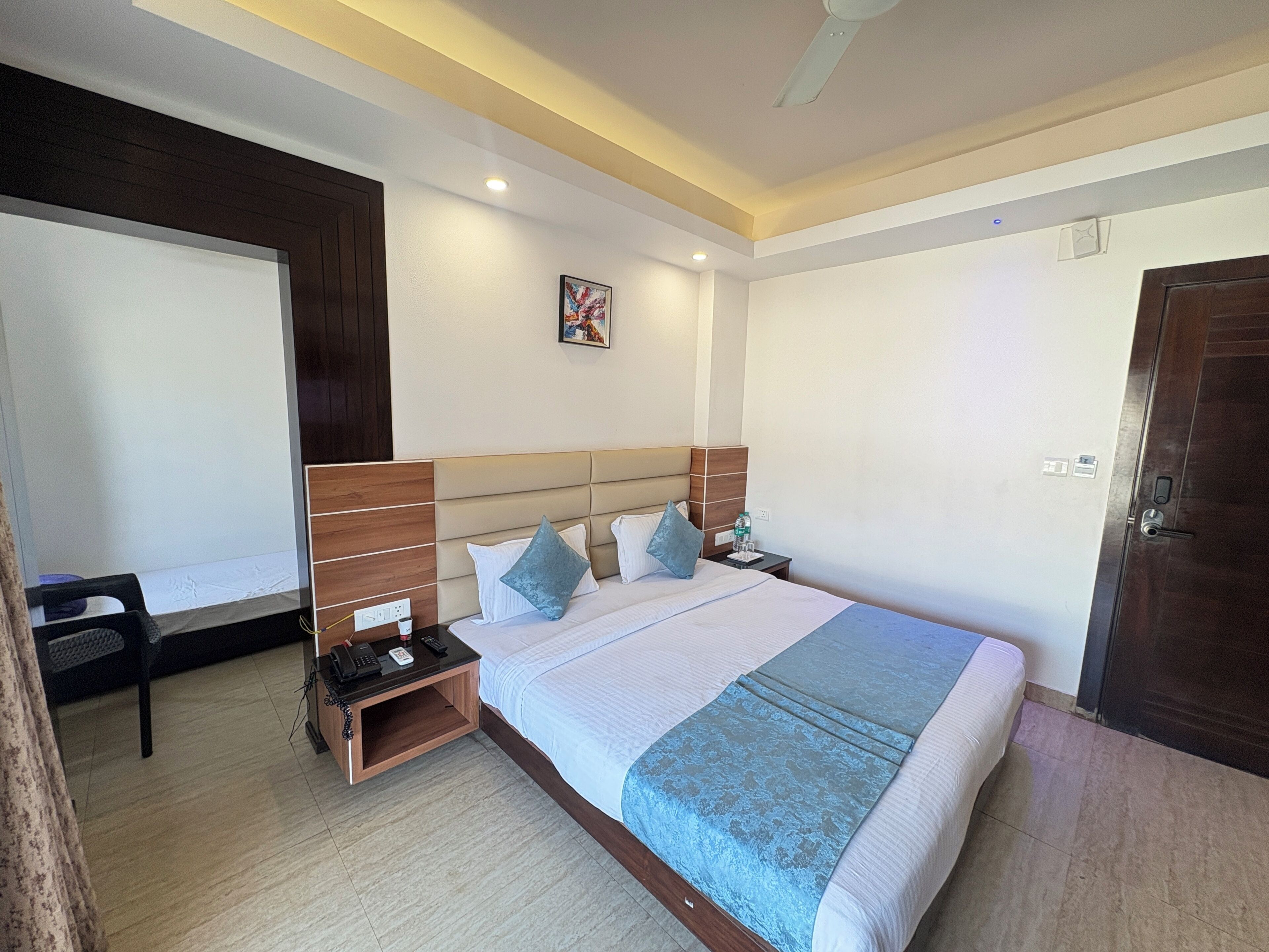 Deluxe Triple Room, Partial Sea View | Desk, free WiFi
