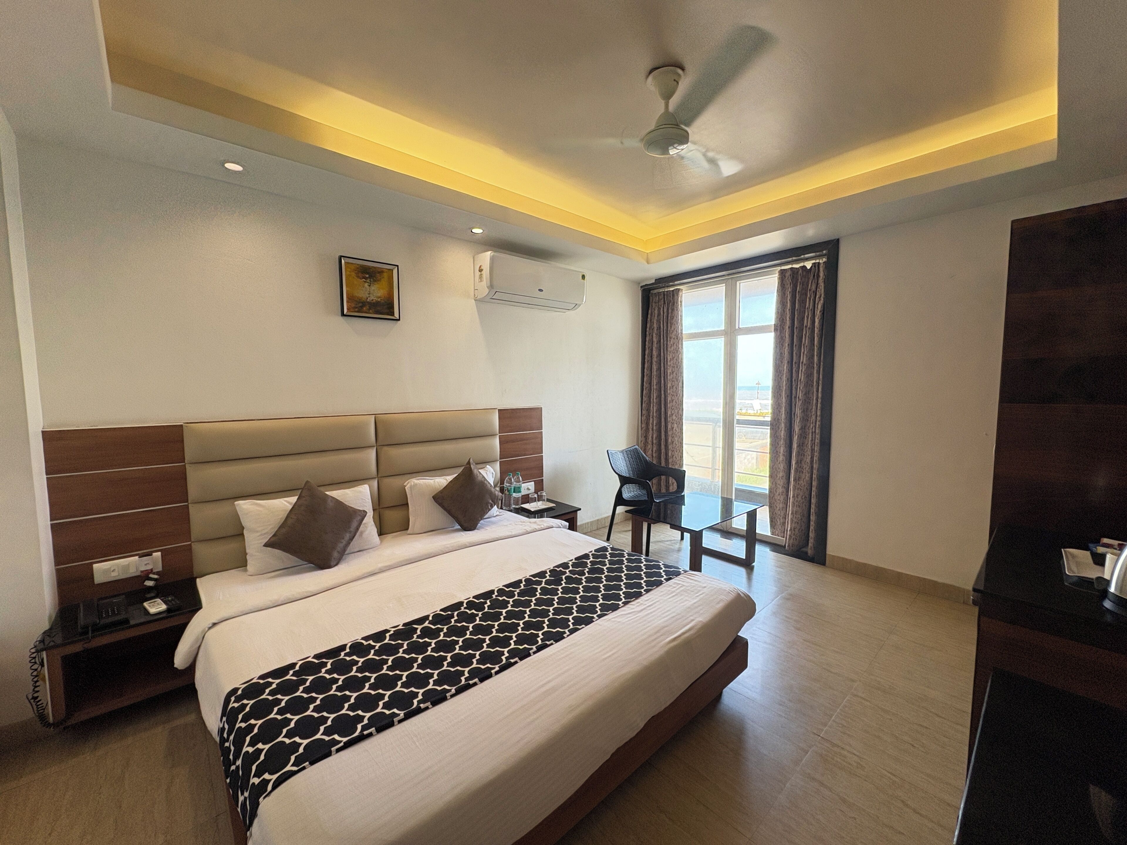 Deluxe Double Room, Balcony, Sea View | Desk, free WiFi