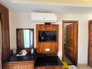 Deluxe Room, Balcony, Partial Sea View | Desk, free WiFi