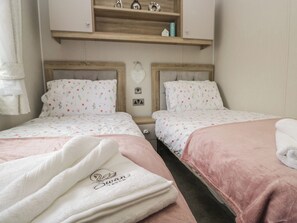 2 bedrooms, individually decorated, individually furnished, free WiFi - Swan Haven (Grange-over-Sands)