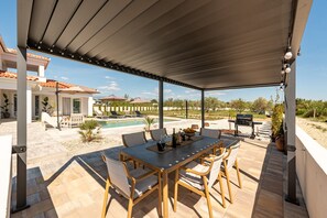 Outdoor dining - Villa Emocija ZadarVillas (Vrsi)