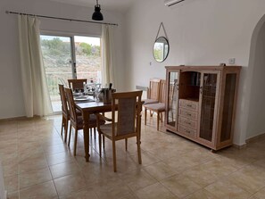 Dining - Regina Gardens - Spacious 2BR With Sea Views, Large Patio, Pool (Paphos)