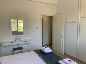 Desk, iron/ironing board, WiFi, bed sheets - Regina Gardens - Spacious 2BR With Sea Views, Large Patio, Pool (Paphos)