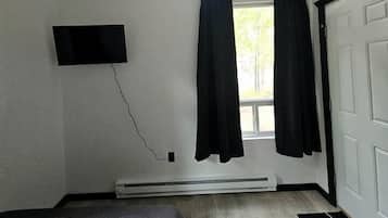1 bedroom, bed sheets