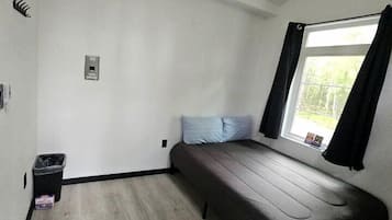 1 bedroom, bed sheets