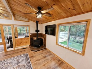 Interior - Beautiful Cozy Cabin with Hot Tub and Fire Pit near Haverhill, New Hampshire (Haverhill)