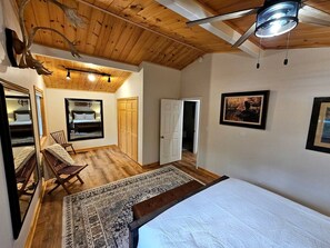 Iron/ironing board, WiFi, bed sheets - Beautiful Cozy Cabin with Hot Tub and Fire Pit near Haverhill, New Hampshire (Haverhill)