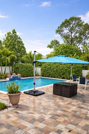 Utendørsbasseng og et oppvarmet basseng