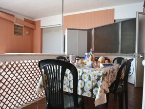 บ้านพัก, 3 ห้องนอน, สูบบุหรี่ได้, ระเบียง | ห้องรับประทานอาหาร