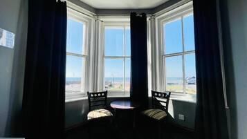 Standaard tweepersoonskamer, uitzicht op zee | Interieur
